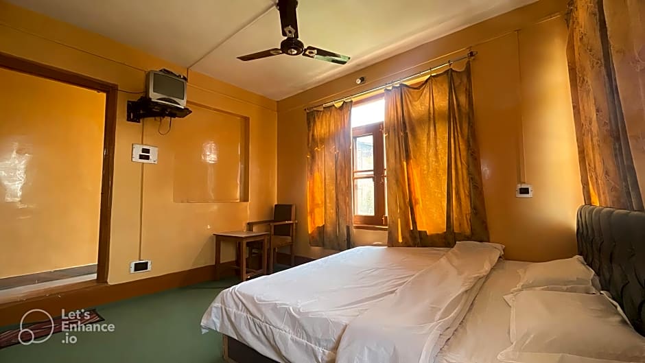 Hotel Royal Reshi – Srinagar, PA