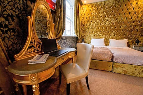 Deluxe Quadruple Room