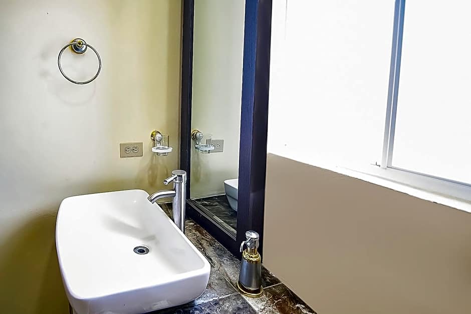 OYO Hotel Plaza Las Torres, Cabo San Lucas