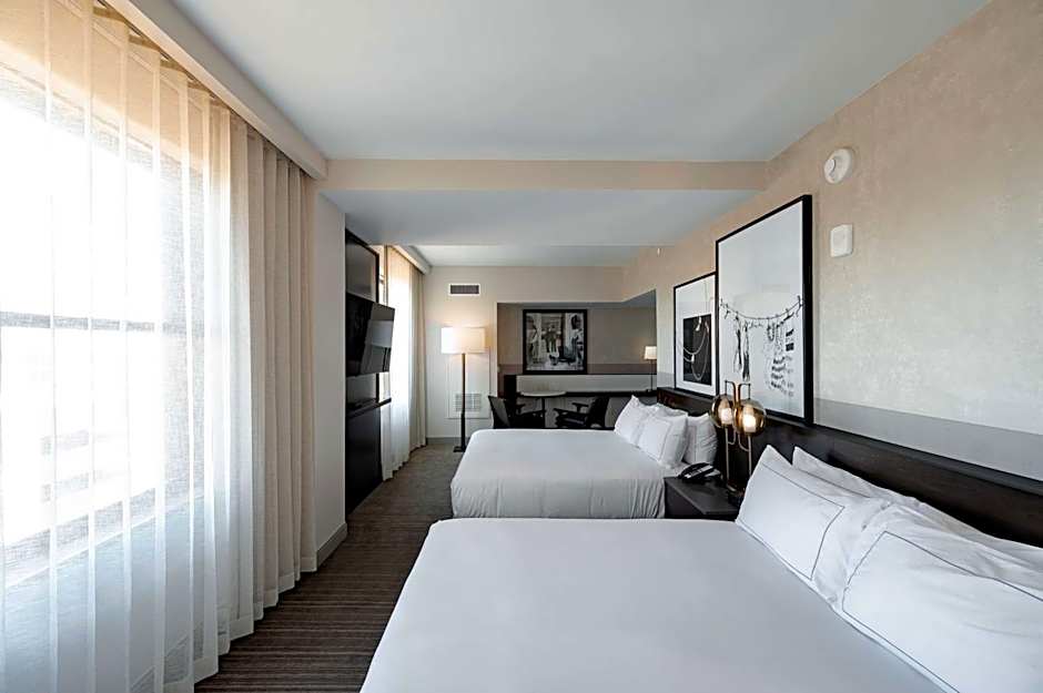 Hotel Fort Des Moines, Curio Collection by Hilton
