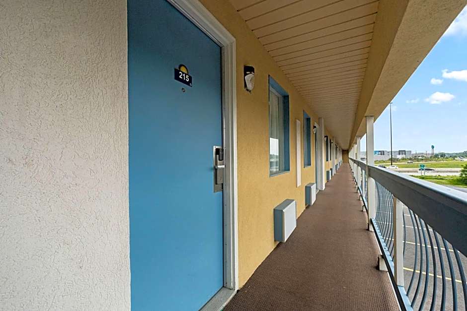 Days Inn by Wyndham Fort Wayne