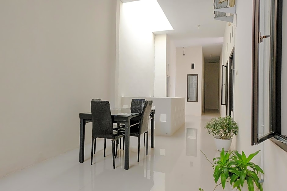 OYO 2798 Semeru Residence Syariah