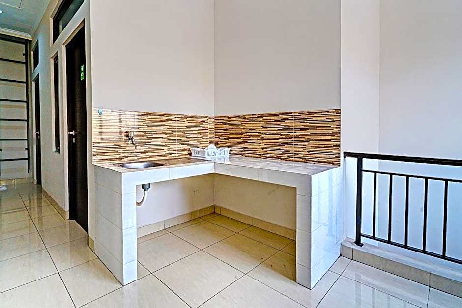 OYO 92556 Jkk Sweet Room