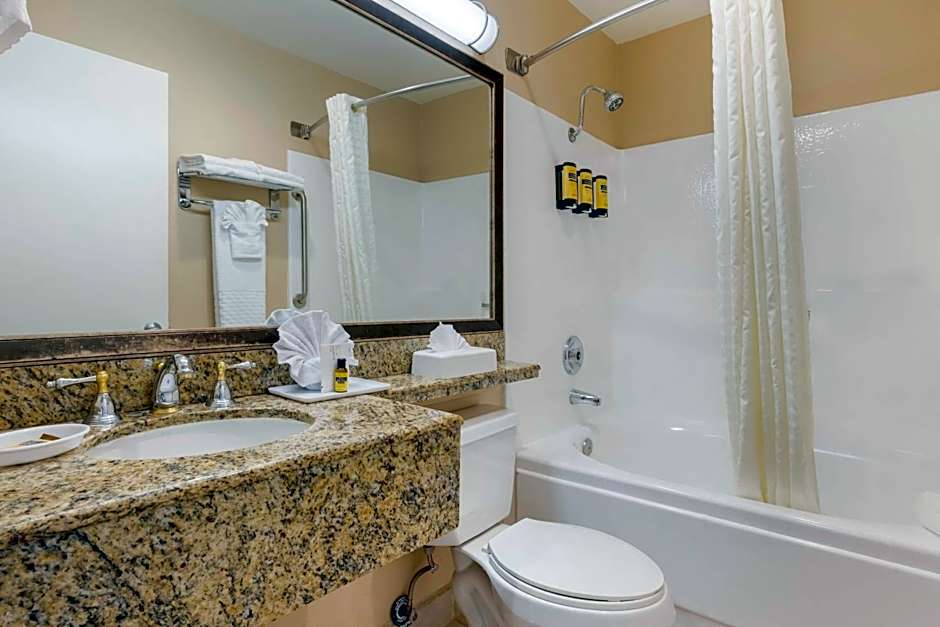 Best Western Plus Marina Shores Hotel