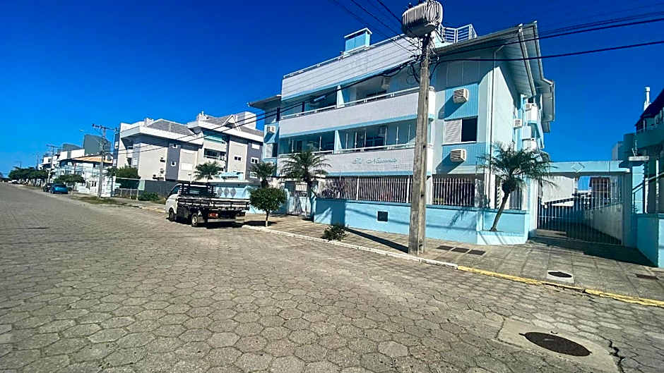Caminhe até a praia, refresque-se na piscina