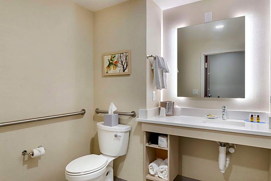 Best Western Plus Crossroads Inn & Suites