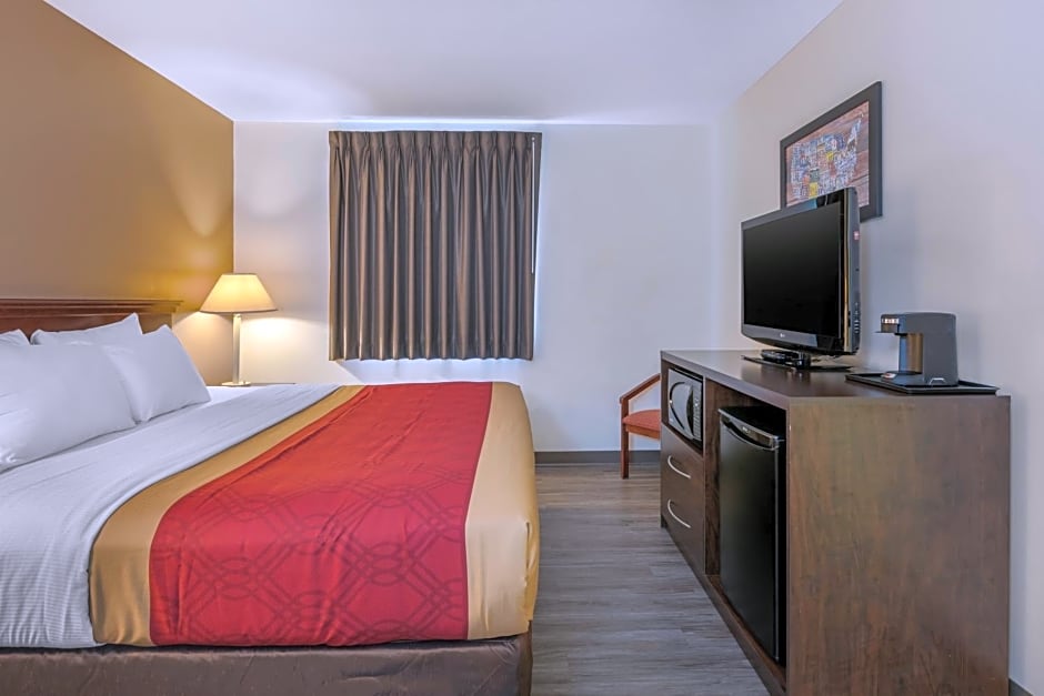 Econo Lodge Inn & Suites Fairgrounds