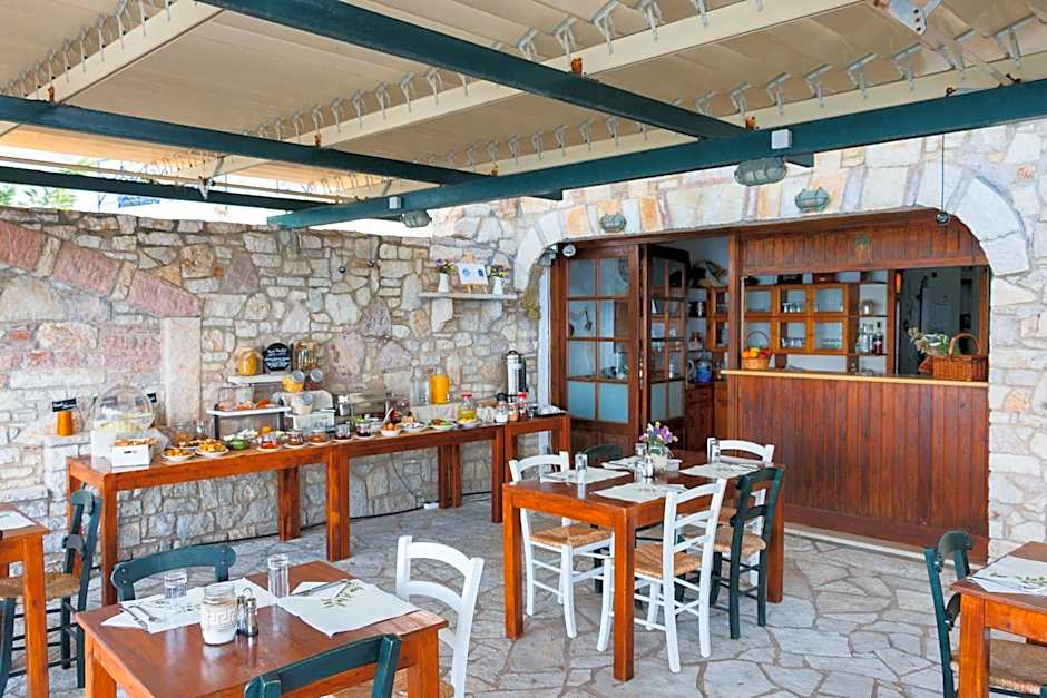 Grekis Beach Hotel and Apartments