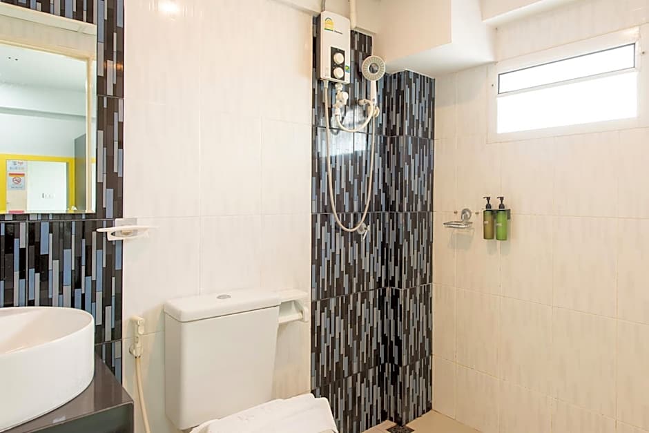 Riski Residence Bangbuathong