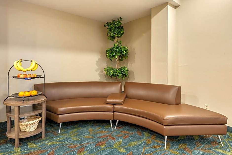 Candlewood Suites Fort Myers/Sanibel Gateway By IHG