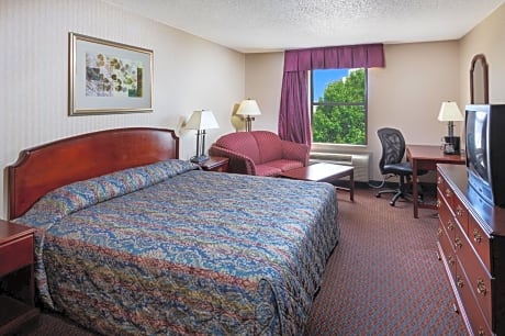 Mulberry Inn and Plaza