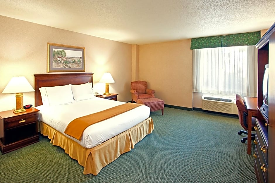 Holiday Inn Express and Suites Pittsburgh West Mifflin