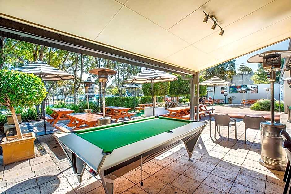 Nightcap at High Flyer Hotel