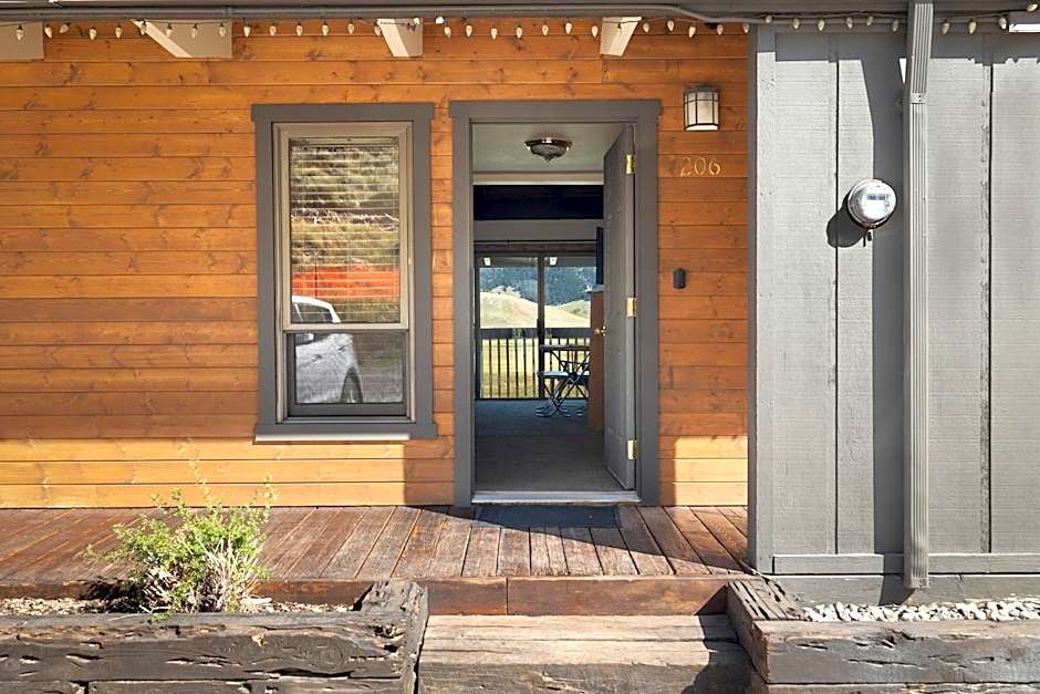 Elk Refuge Inn