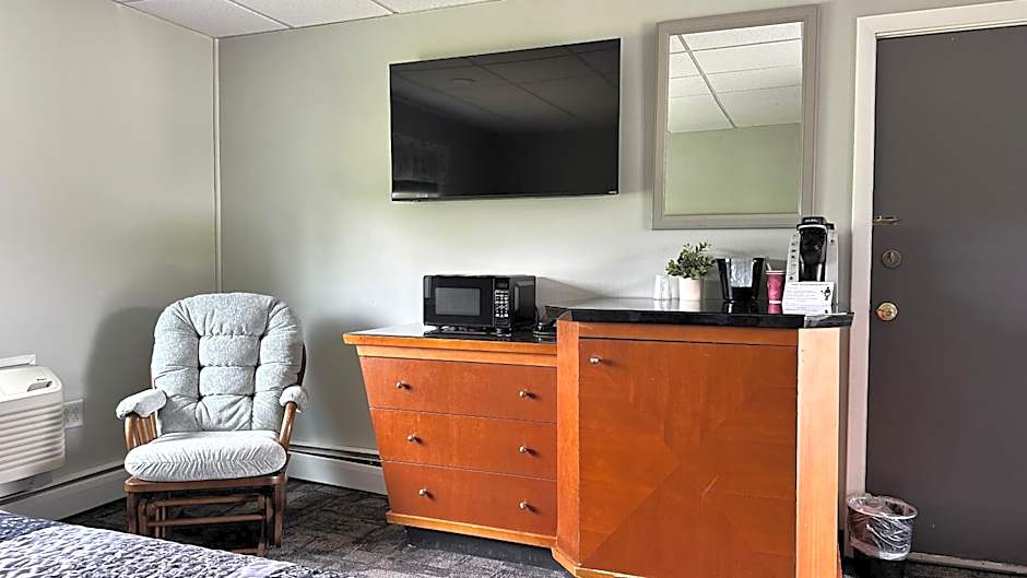 Colonial Valley Motel