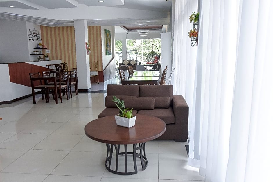 Tiptop Tower Suite Inn