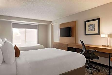 Queen Room with Two Queen Beds - Mobility Access/Non-Smoking