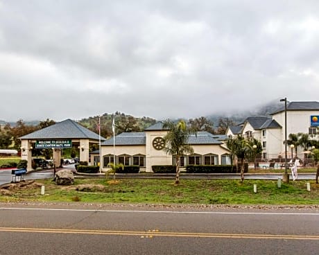 Comfort Inn & Suites Sequoia Kings Canyon - Three Rivers