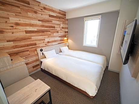 Compact Twin Non-Smoking