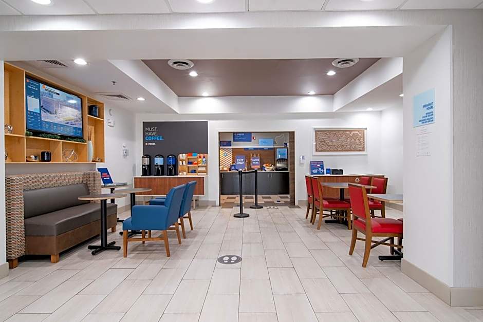 Holiday Inn Express Hotel & Suites Bedford By IHG