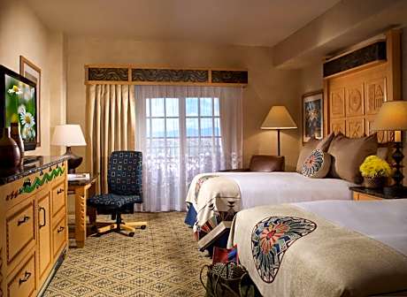 Queen Room with Two Queen Beds and Roll-In Shower - Mobility Access