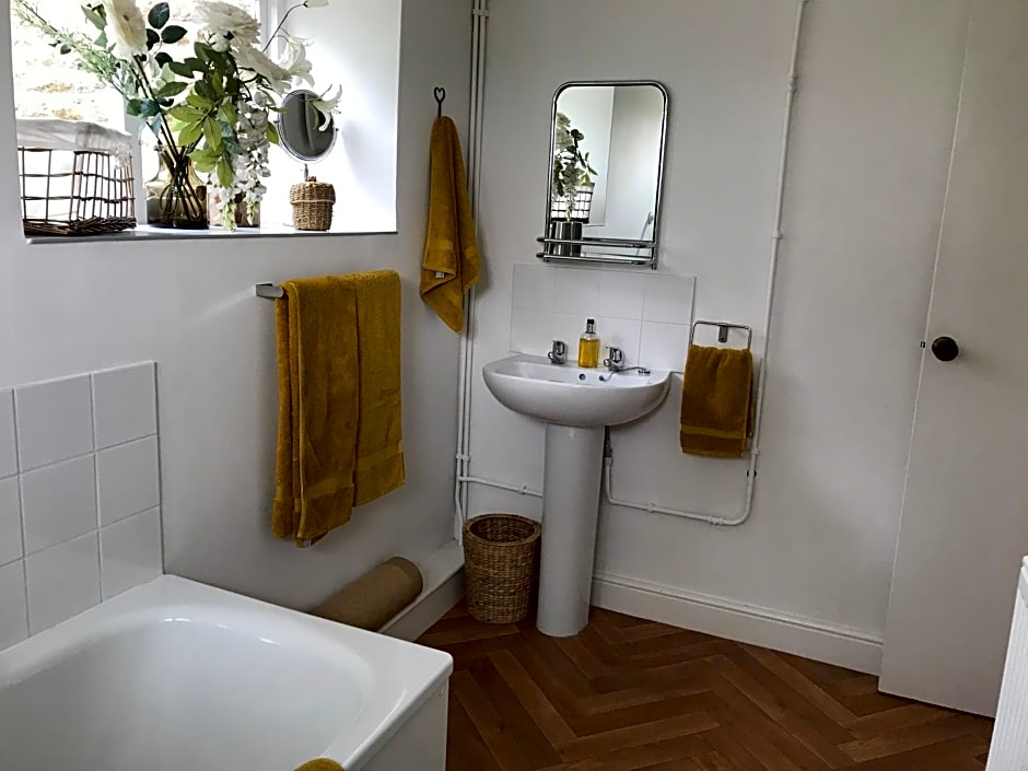 Coombe Lodge Farm House