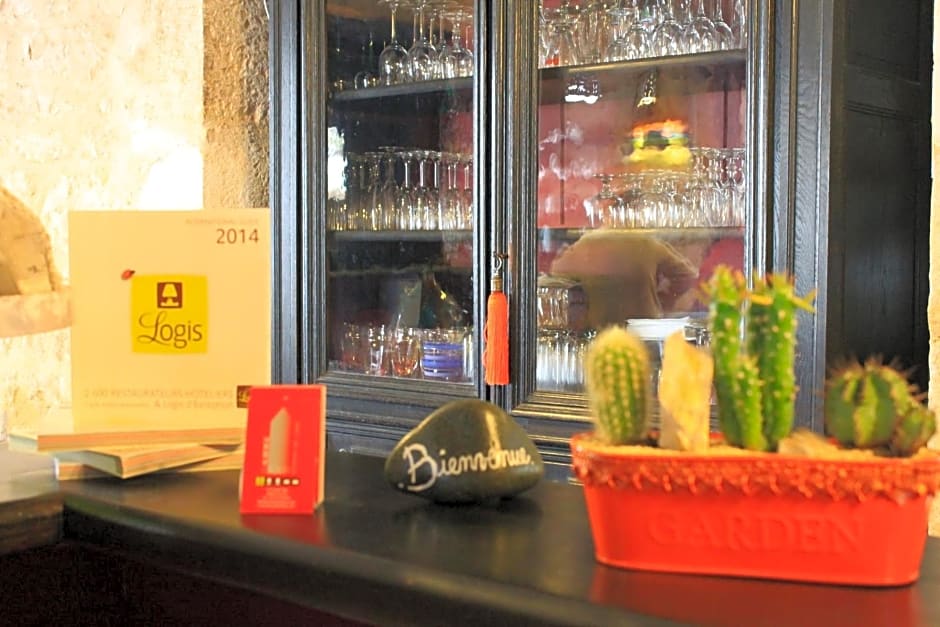 Logis Hotels- Auberge de la Tour - Hôtel et restaurant