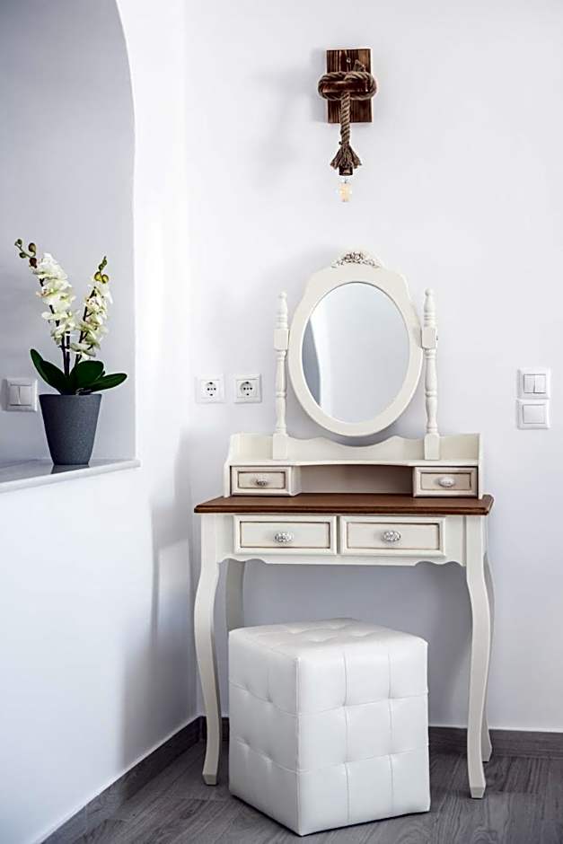 Sun Angelos Oia - Luxury Cave Suites