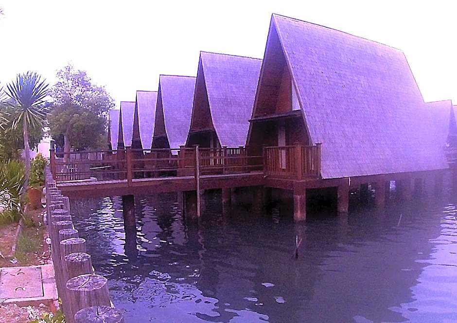 Cirebon Waterland and Seaview Cottage – Cirebon, ID