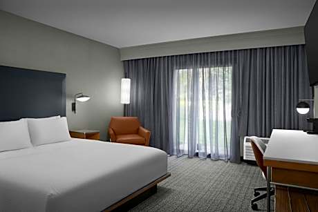 King Room with Sofa Bed, Balcony and Roll-In Shower - Mobility Accessible
