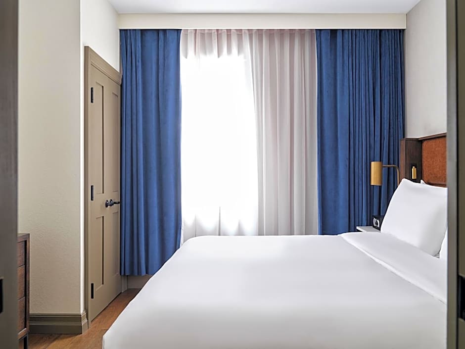 Metcalfe Hotel Ottawa by Gray Collection