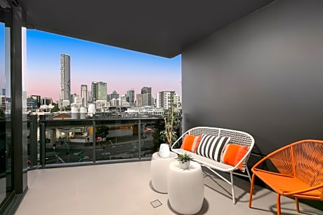 One-Bedroom Apartment with City View