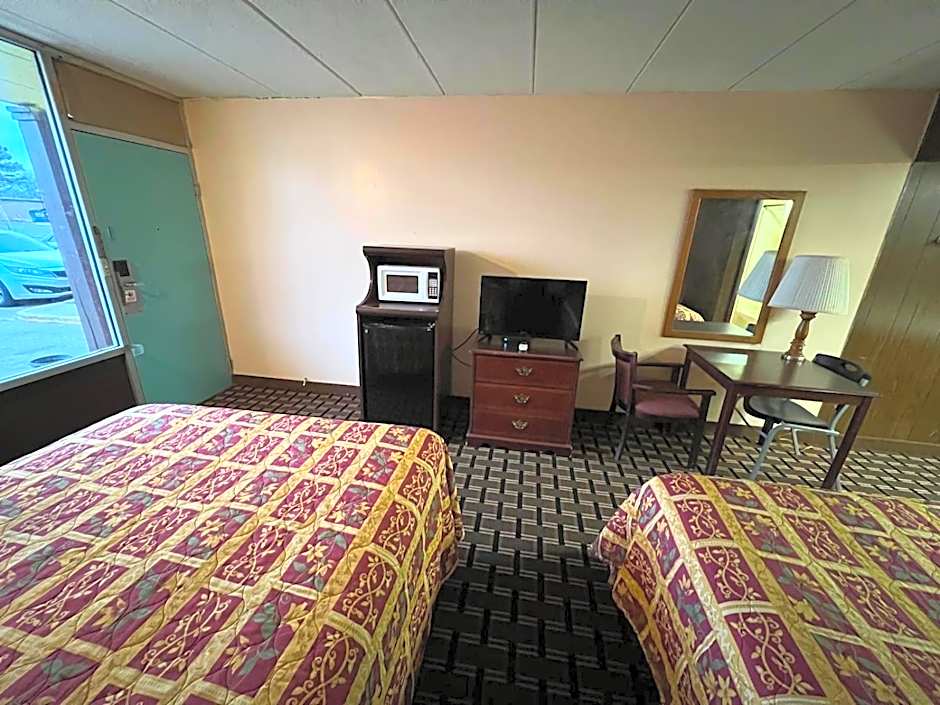 Budget Host Village Inn