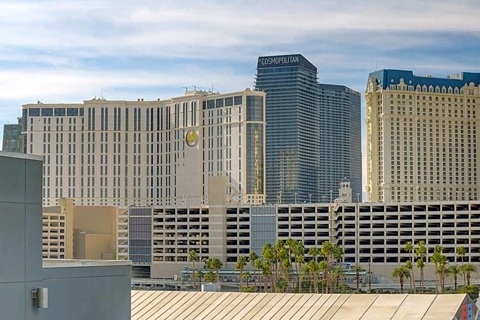 Princess Suite * Platinum Hotel with balcony Strip VIEW