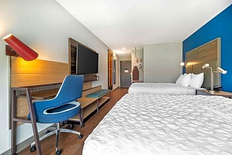 2 Queen Hearing Accessible