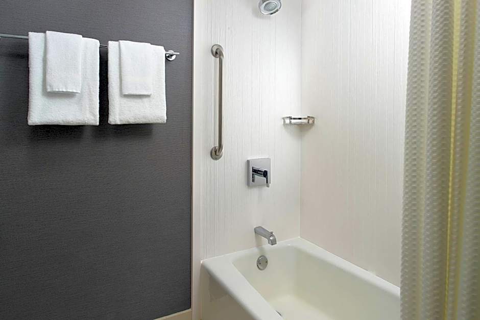 Courtyard by Marriott Raleigh Midtown