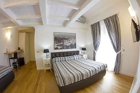 Camera Tripla-Comfort-Bagno privato con doccia-Vista sul cortile