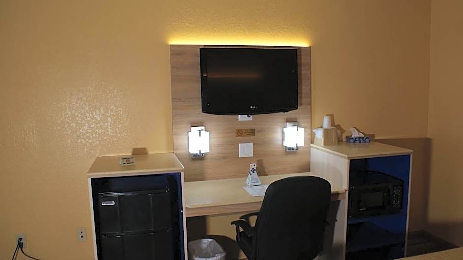 Home Town Inn & Suites
