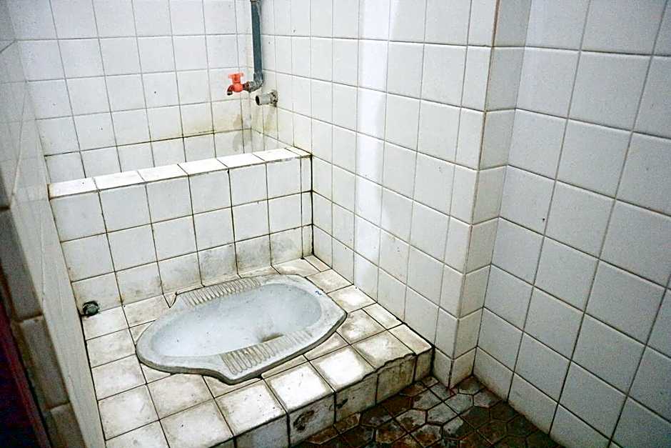 OYO Life 1972 Aman Family Inn Syariah