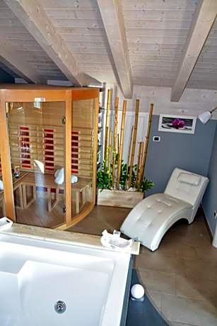 Deluxe Suite with Spa Bath