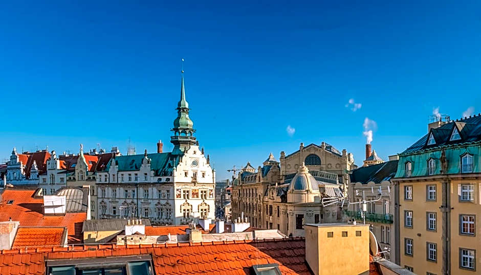 4 Arts Apartments by Adrez