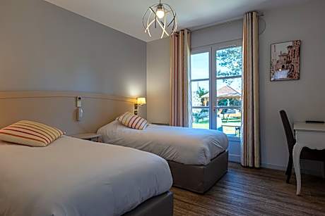 Twin Room with Pool View