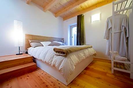 One-Bedroom Apartment with Balcony