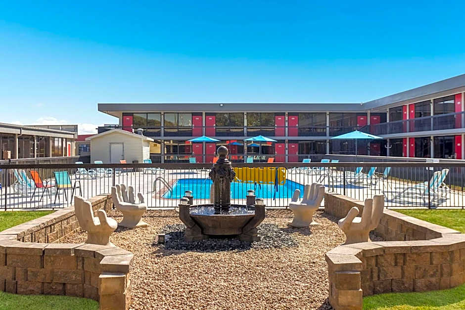 ECONO LODGE CAVE CITY