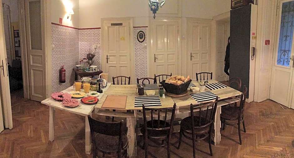 Baroque Hostel & Coworking