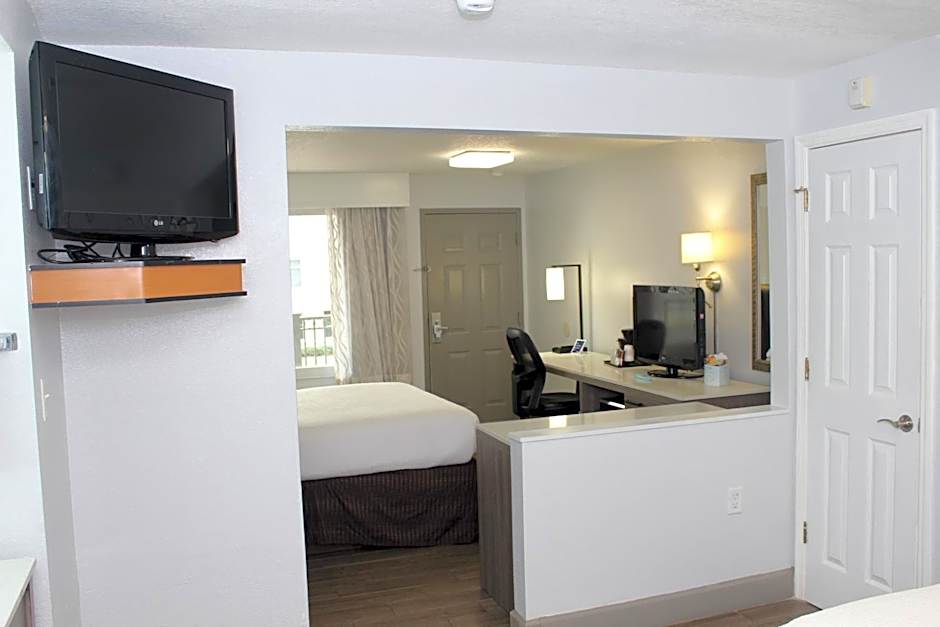 La Quinta Inn & Suites by Wyndham Oceanfront Daytona Beach