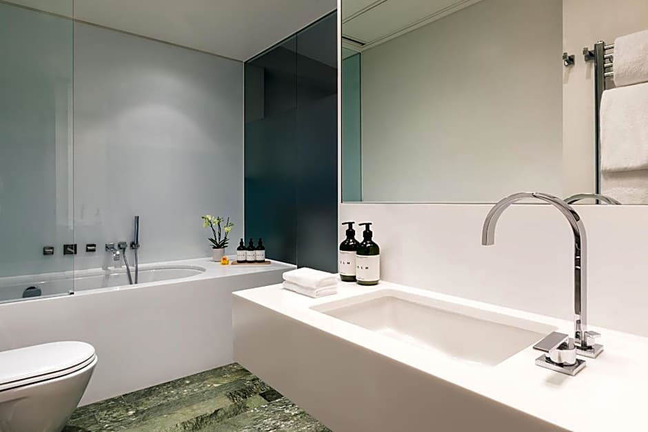 Town Hall Hotel & Apartments