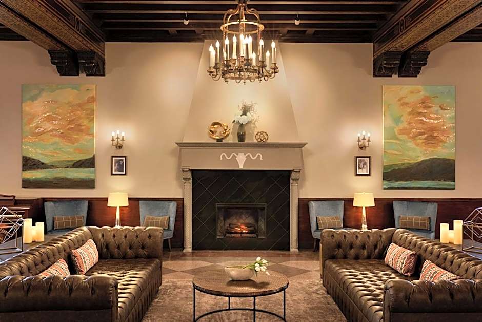 Hotel Saranac Curio Collection by Hilton