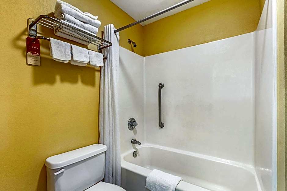 Econo Lodge Northport near University