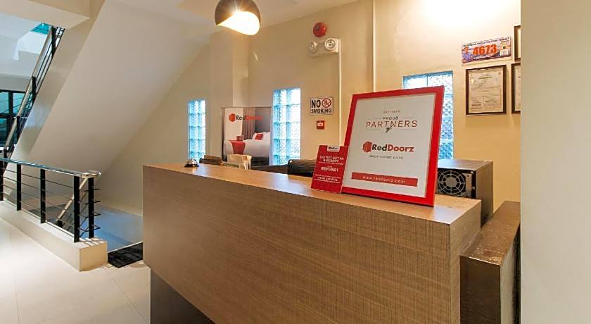 RedDoorz @ Golite Old Albay